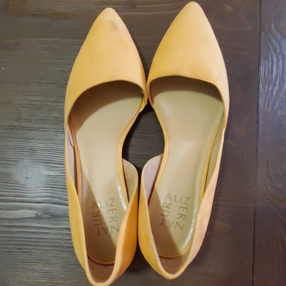 Beautiful Naturalizer mustard flats! Worn once